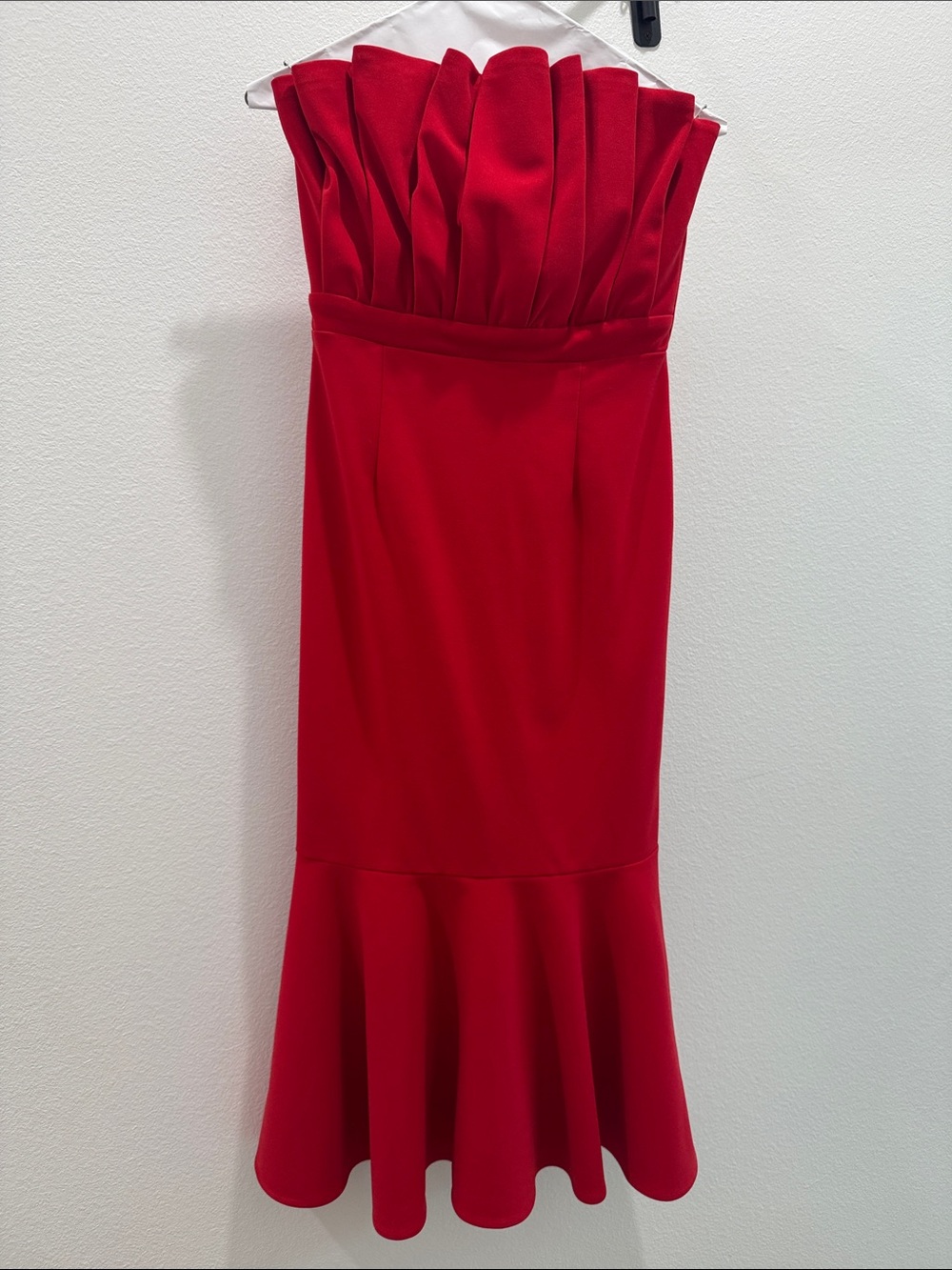 entro Strapless Red Pleated Bodice Ruffle-Hem Dress
